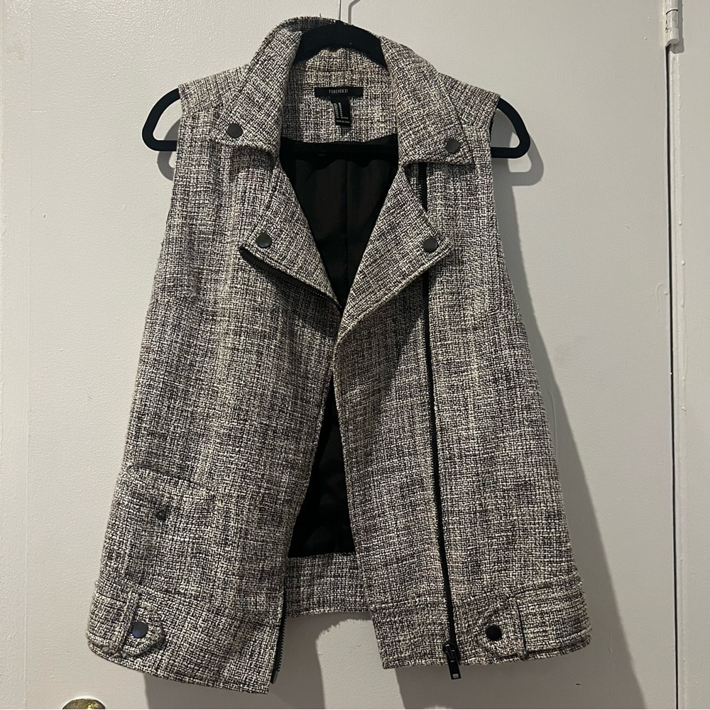 Women's Forever 21 XXI tweed Moto vest Medium M white cream black cross zippered